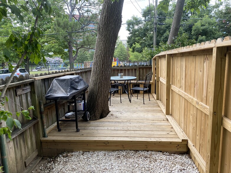 Private Deck - 1701 N Wayne St