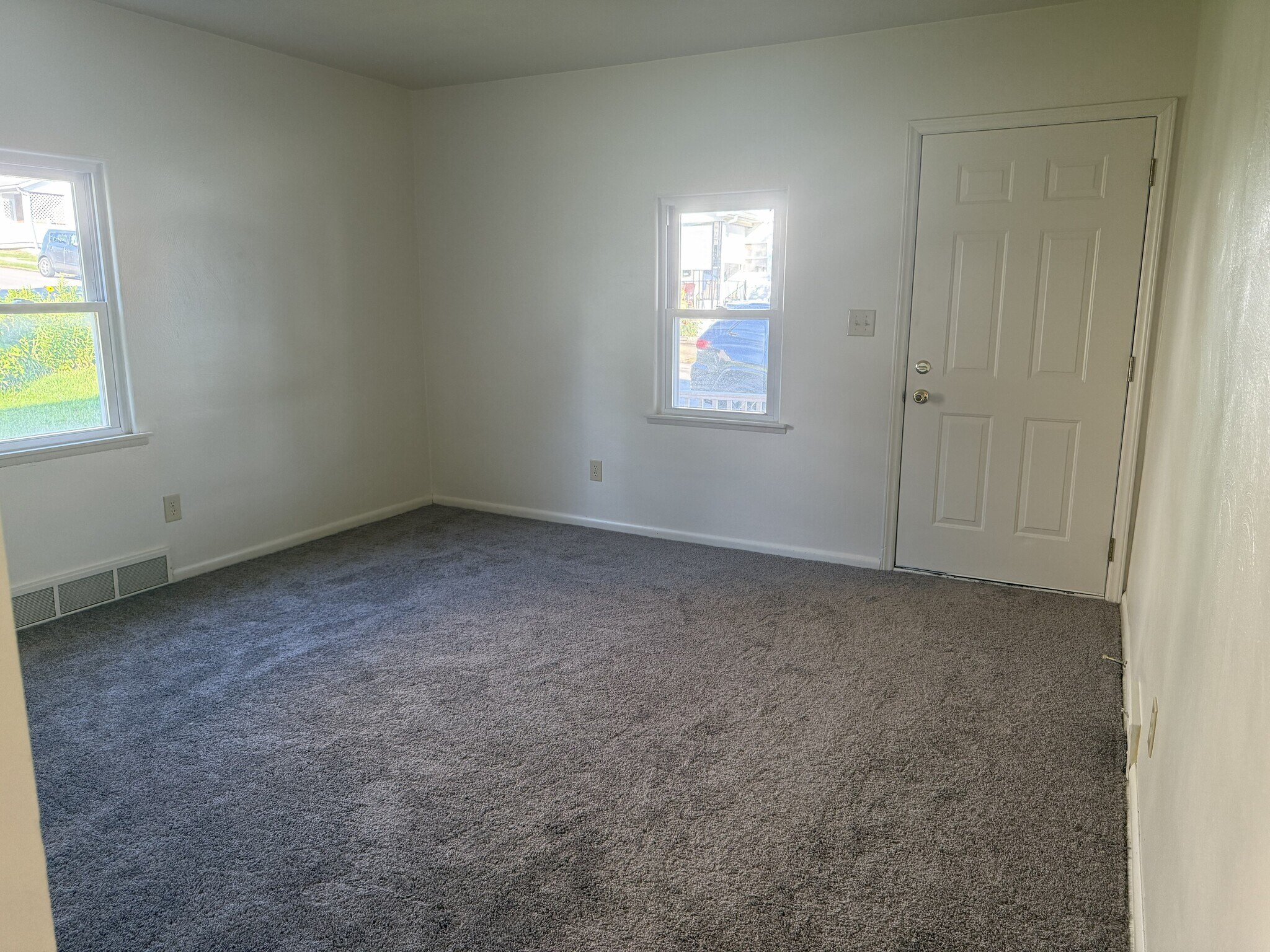 Living room - 1409 Elm St