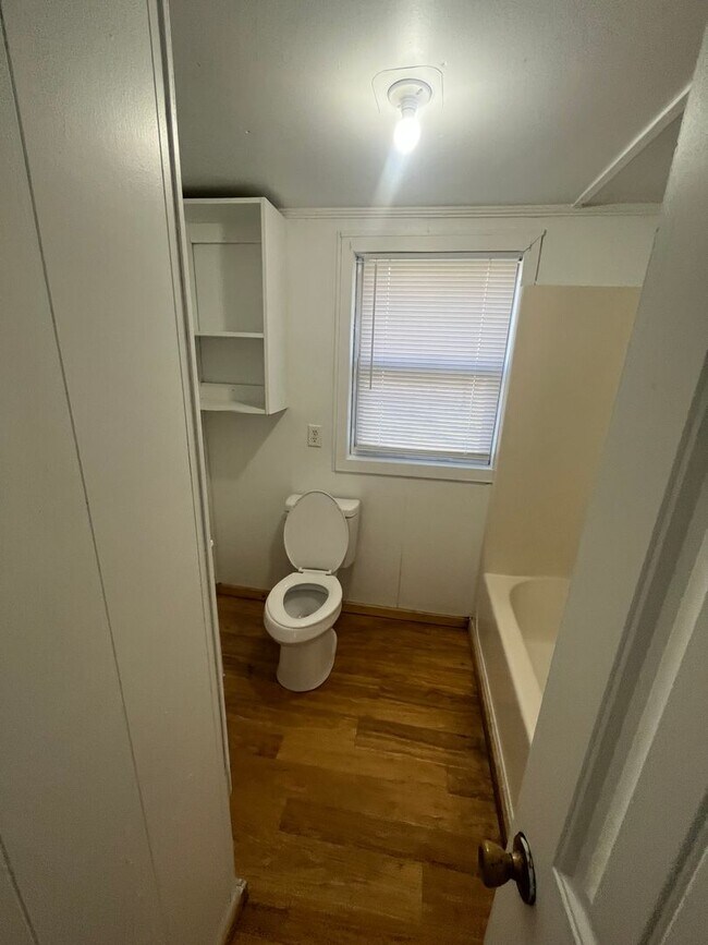 Building Photo - 3 Bed/1 Bath House
