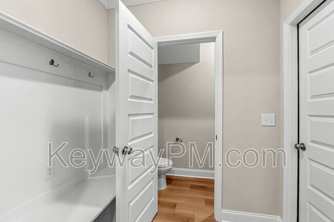 Building Photo - 571 Yuma Ln