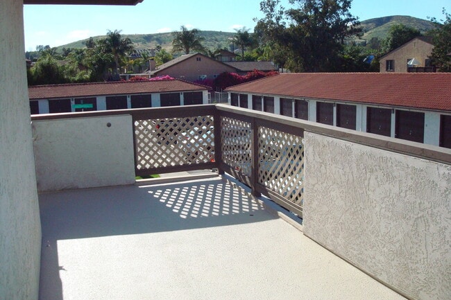 Building Photo - 3 bedroom 2 bath in great neighborhood in ...