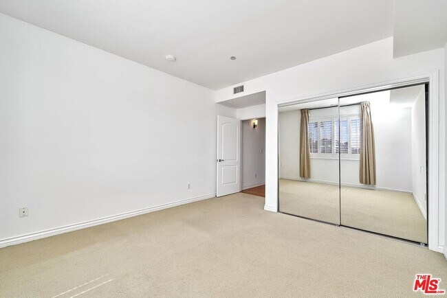 Building Photo - 2230 S Bentley Ave