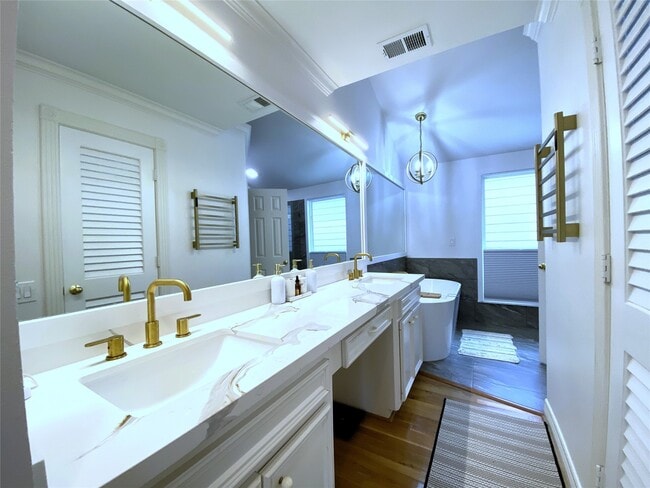 Building Photo - 2506 Van Buren St