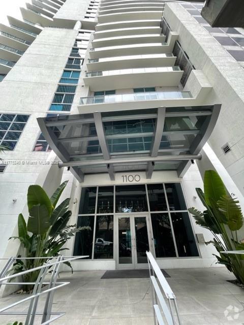 Building Photo - 1100S S Miami Ave