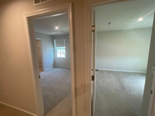 Building Photo - You’ve Got to See This Rental!