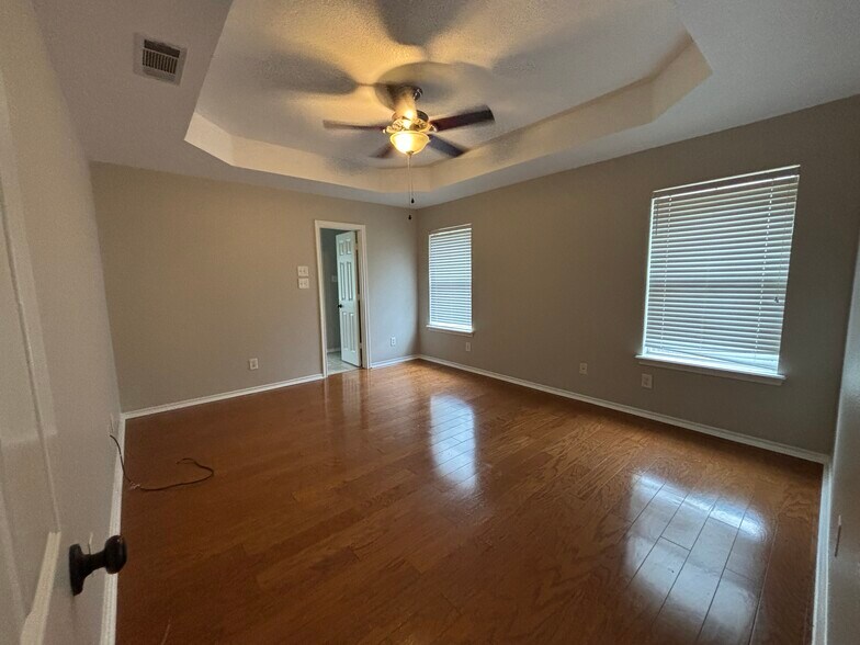 Building Photo - 1806 Sand Stone Dr