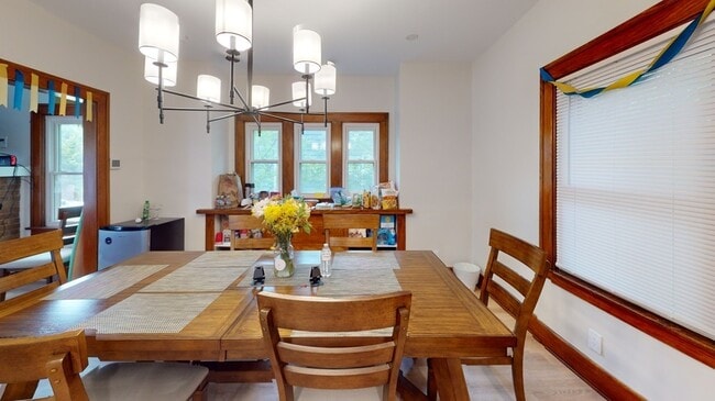 Building Photo - 806 Sylvan Ave