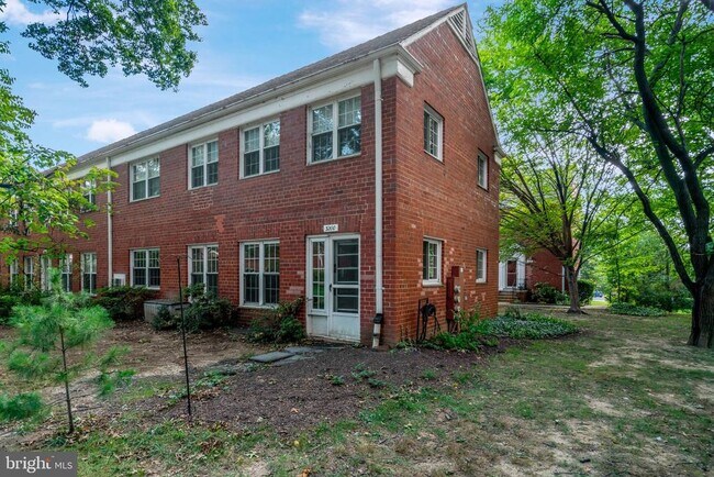 Building Photo - 3200 Martha Custis Dr