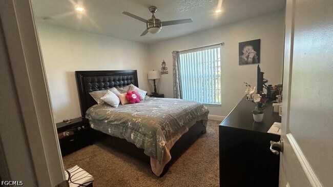 Building Photo - 180 SW Voltair Terrace