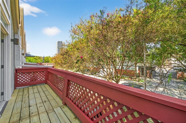 Building Photo - 615 Kipling St
