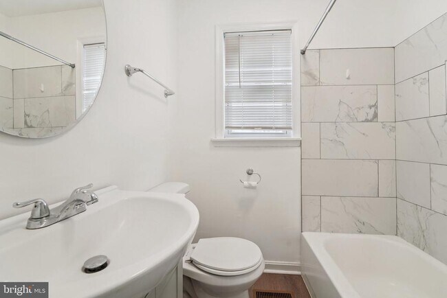 Building Photo - 800 Stoll St