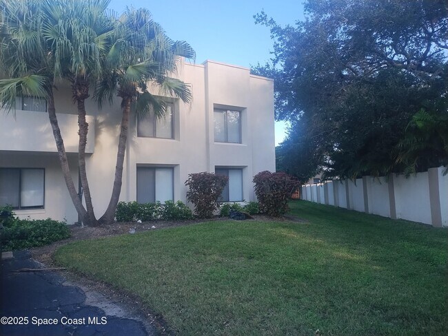 Primary Photo - 200 International Dr