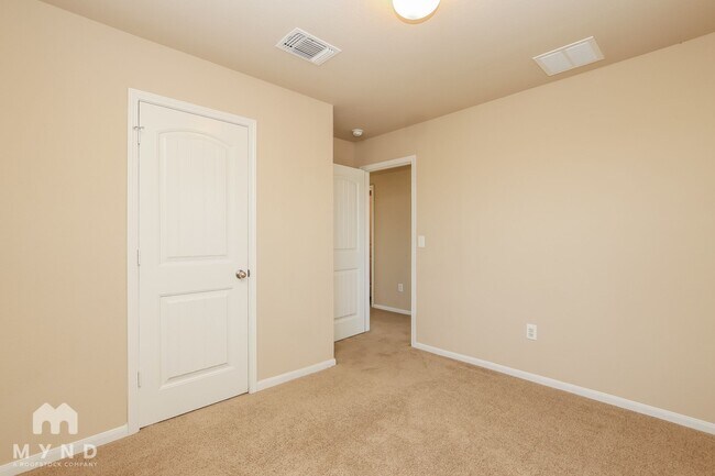 Building Photo - 12213 Waterford Run Way