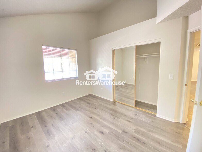 Building Photo - 2122 E Kirkland Ln