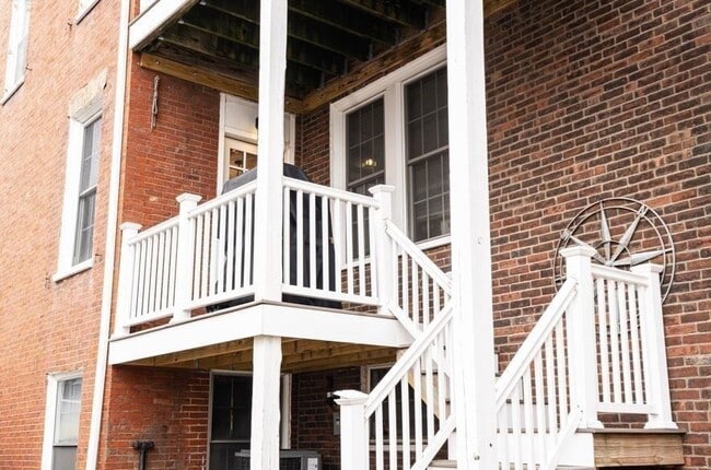 Building Photo - 126 High St