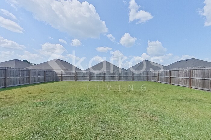Building Photo - 405 Mango Dr