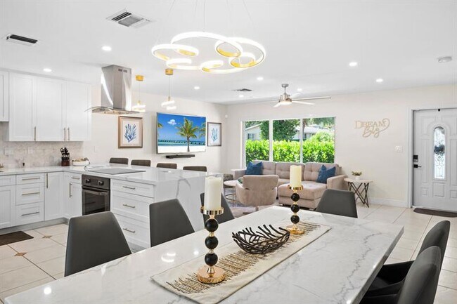 Building Photo - 4804-4806-4806 NE 21st Ave