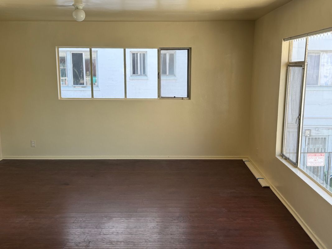 Building Photo - 749 S Berendo St