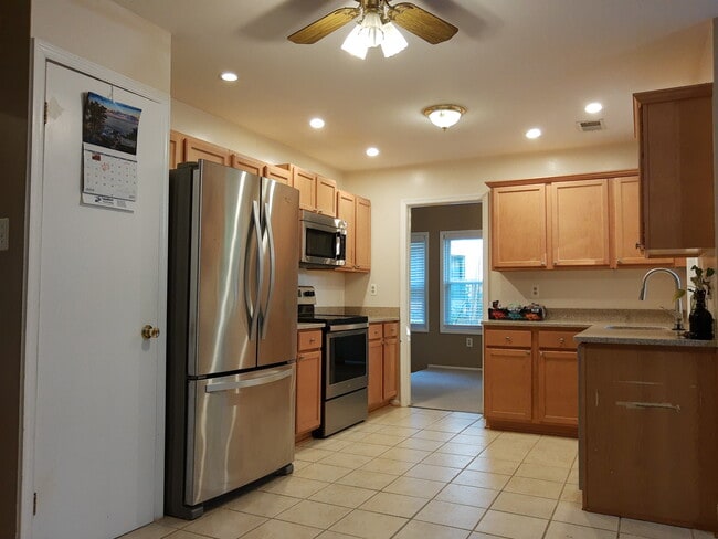 Building Photo - 9 Pheasant Run Ct