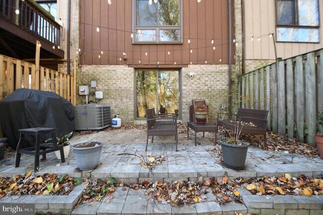 Building Photo - 7812 Briardale Terrace