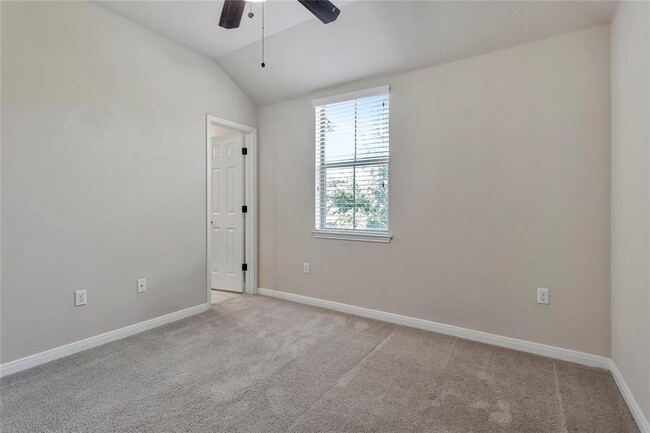 Building Photo - 209 Highland Horizon