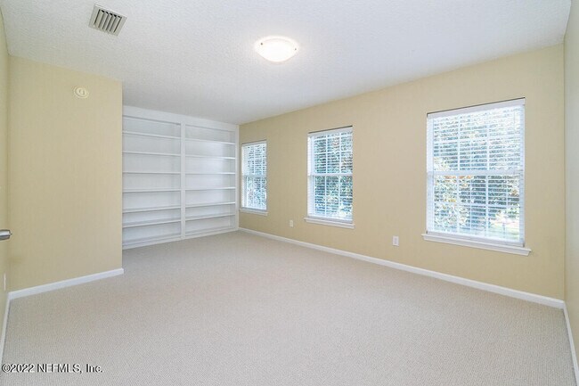 Building Photo - 825 Marjories Way