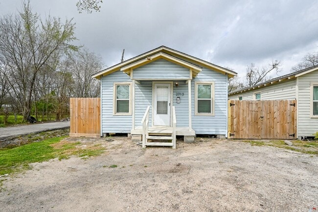 Building Photo - 2713 Gregg St