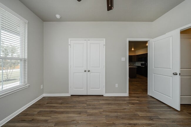Building Photo - Bright & Cozy Townhome