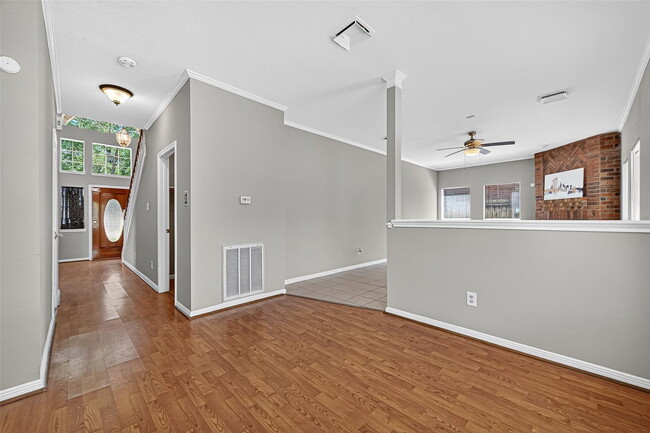 Building Photo - Double Lake Drive, Missouri City, TX 77459 - 4 BR 2.5 BA single-family home