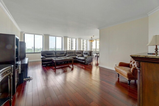 Building Photo - 300 Winston Dr