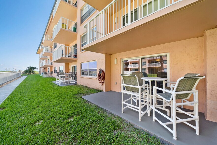 Building Photo - 10 Sunflower St