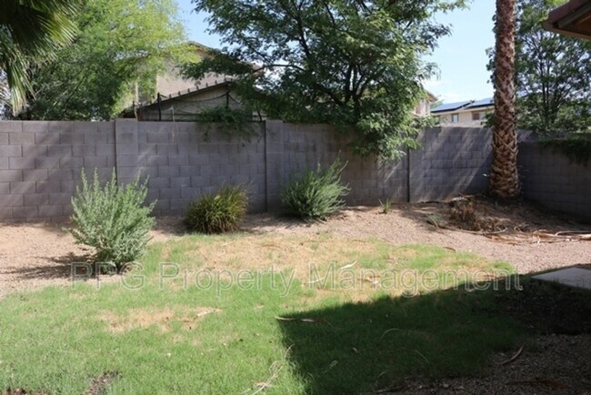 Building Photo - 15366 W Dreyfus St