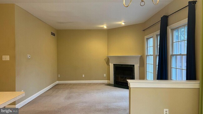 Building Photo - 67 Highpoint Dr