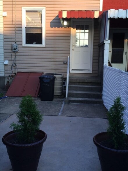 Building Photo - 160 Pearl St