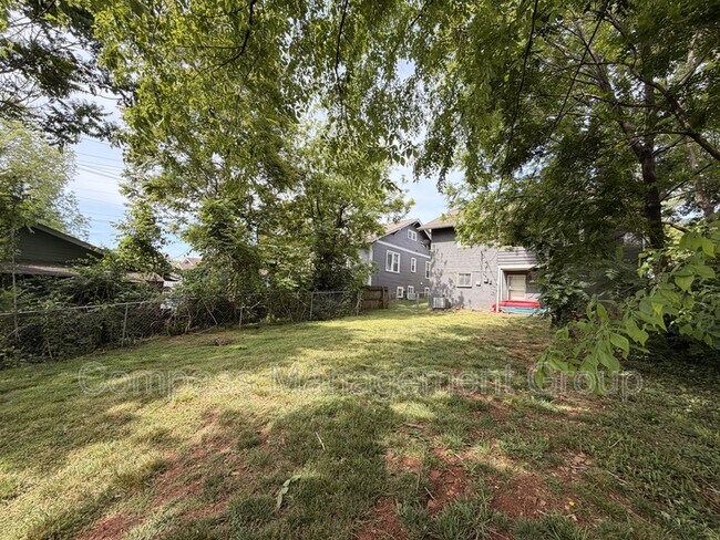 Building Photo - 1402 N 4th Ave
