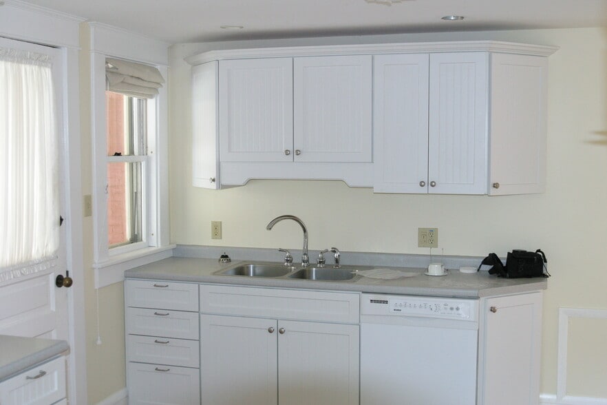 Building Photo - 326 College St