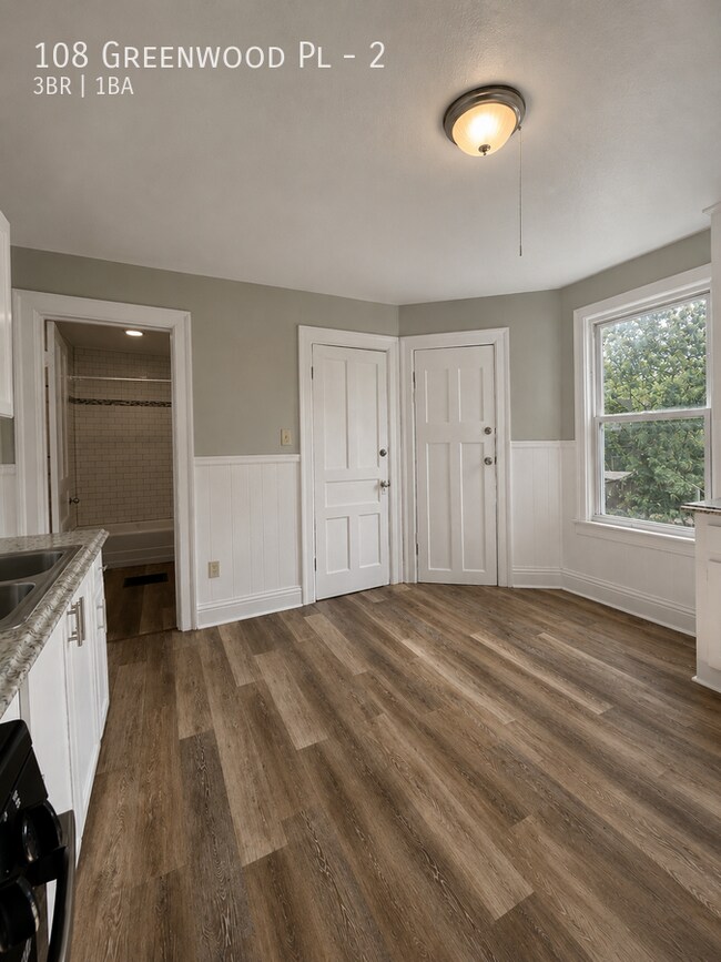 Building Photo - 108 Greenwood Pl