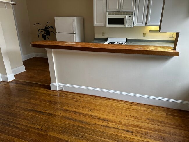 Building Photo - 1315 Park Rd NW