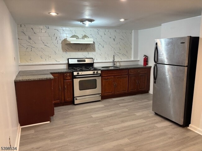 Building Photo - 540 Marshall St