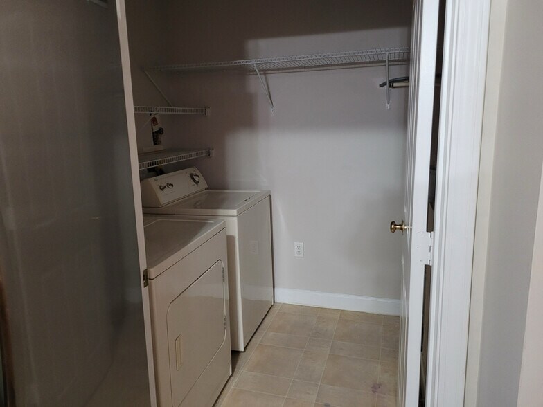 Building Photo - 9809 Hyde Glen Ct