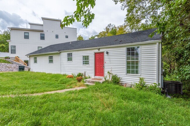 Building Photo - Charming 4BR/2BA Home in South Nashville –...