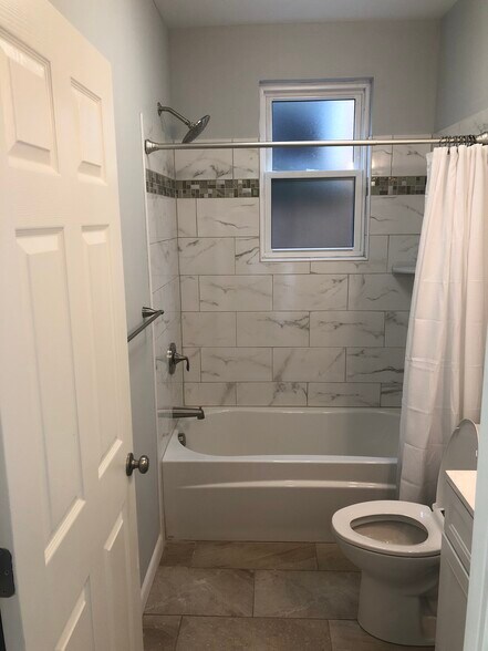 Building Photo - 539 Forest Ave