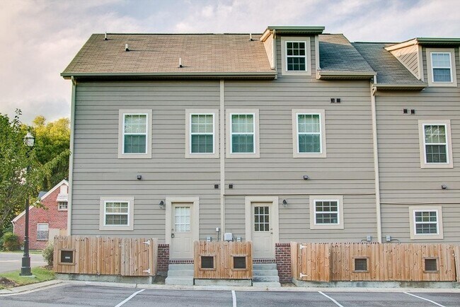 Building Photo - 95 Plumlee Dr