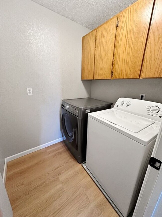 Building Photo - Cheney Condo