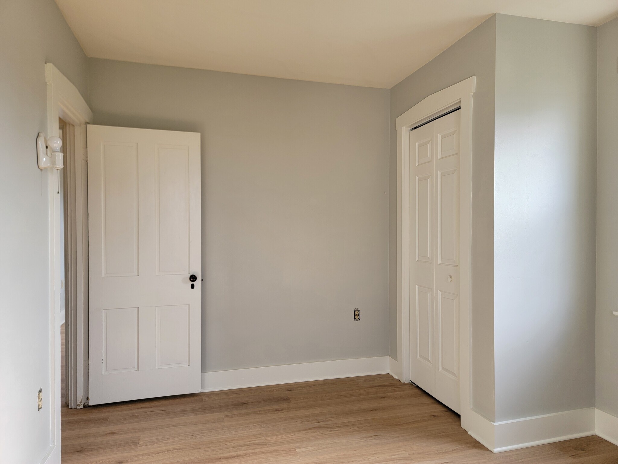 Building Photo - 819 Fruitville Pike