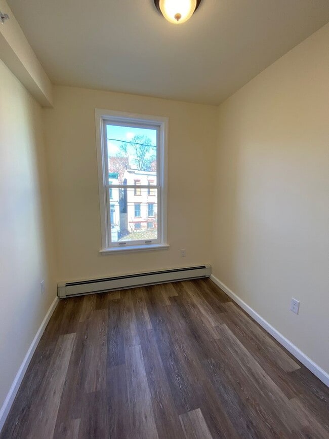 Building Photo - 12 S Miller St