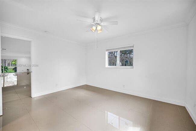 Building Photo - 820 E Cypress Ln