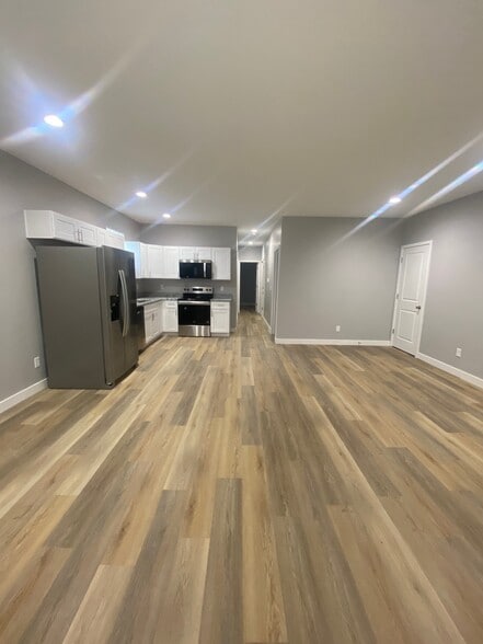 Unit A Front View Hallway - 415 Dequincy St