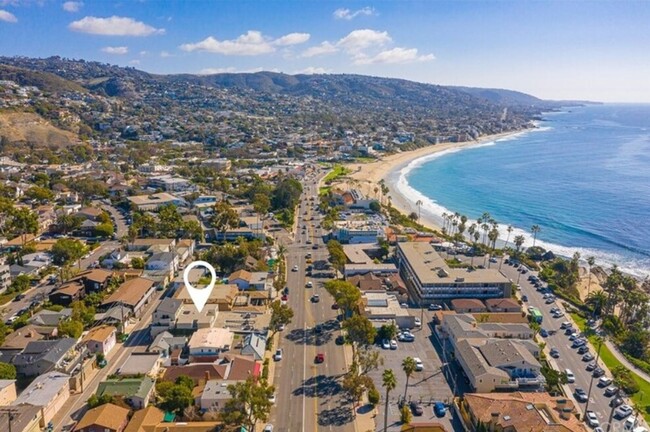 Building Photo - PET FRIENDLY Property! Sunning 1 Bedroom 1...
