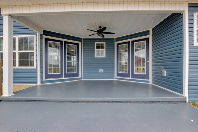 Building Photo - 127 Riverbend Dr
